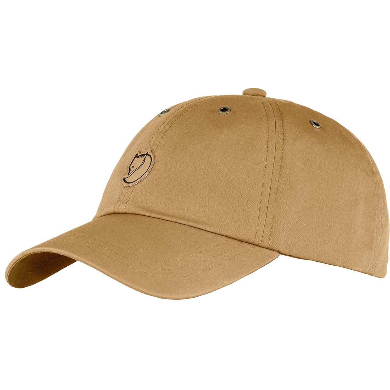Fjällräven Helags Cap er en klassisk kasket lavet af det originale G-1000 materiale, der kombinerer holdbarhed med stil. Den kan let justeres i nakken for den perfekte pasform. Med sit tidløse design og funktionelle egenskaber er denne kasket ideel til udendørs eventyr og hverdagsbrug. Findes i to størrelser: S/M og L/XL.

Hovedegenskaber og fordele:
1. Lavet af slidstærkt G-1000 materiale
2. Justerbar i nakken for optimal pasform
3. Tidløst design og funktionelt
4. Ideel til udendørs og daglig brug
5. Tilgængelig i to størrelser: S/M og L/XL
6. Kombinerer stil og holdbarhed