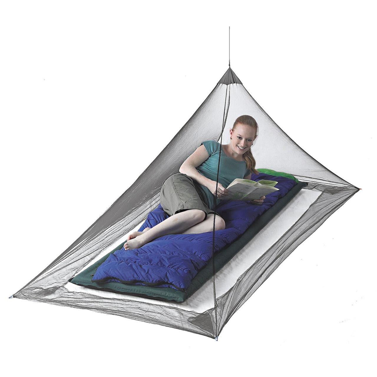 Sea to Summit Nano Myggenet Pyramid Single er det perfekte valg til soloeventyrere på rejse. Dette ultralight myggenet er designet til at beskytte dig mod de irriterende insekter, mens du nyder naturen. Den avancerede Nano-mesh-teknologi sikrer ventilation og bevægelsesfrihed, så du kan nyde en uforstyrret god nats søvn. Let at pakke sammen og transportere, så du altid kan have det med på dine eventyr. Ideelt til backpacking, camping og rejser til destinationer med myg.

Hovedegenskaber og fordele:
1. Ultralækkert myggenet designet til solorejsende.
2. Nano-mesh-teknologi for effektiv ventilation og bevægelsesfrihed.
3. Effektiv beskyttelse mod irriterende insekter.
4. Let og kompakt design, perfekt til rejser og camping.
5. Nem at pakke sammen og bære med dig.
6. Ideel til backpacking og rejser til mygfyldte områder.