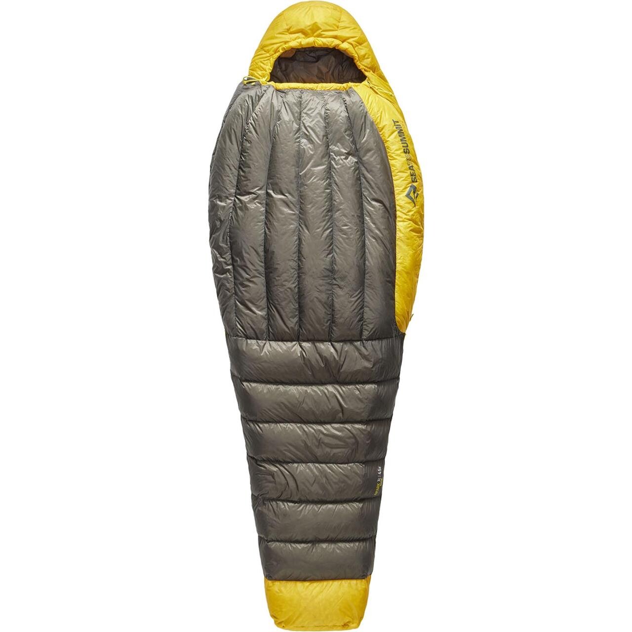 Oplev en uovertruffen søvn i naturen med Sea To Summit Spark 7c Down Sleeping Bag - Regular Beluga Black. Denne sovepose er designet til koldere natteforhold og tilbyder enestående varme med sit lette og komprimerbare dunfyld. Det bløde, åndbare ydermateriale sikrer optimal komfort, mens den innovative konstruktion reducerer varmetab. Ideel til backpacking og camping, giver den en fremragende soveposition og mobilitet. Gør natten til et fristed.

- Letvægtsdesign til optimal transport
- Højkvalitets dunfyld for maksimal varme
- Komprimerbar for nem opbevaring
- Åndbart materiale for en komfortabel søvn
- Innovativ konstruktion, der modvirker varmetab
- Perfekt til backpacking og udendørs eventyr
